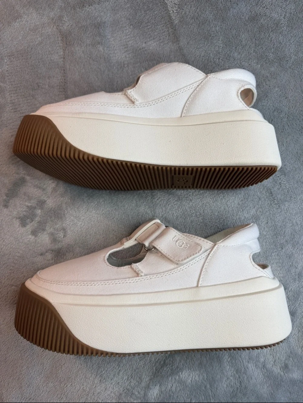 NWOT UGG Ez-Duzzit T-Strap Sneakers - Picture 3 of 12